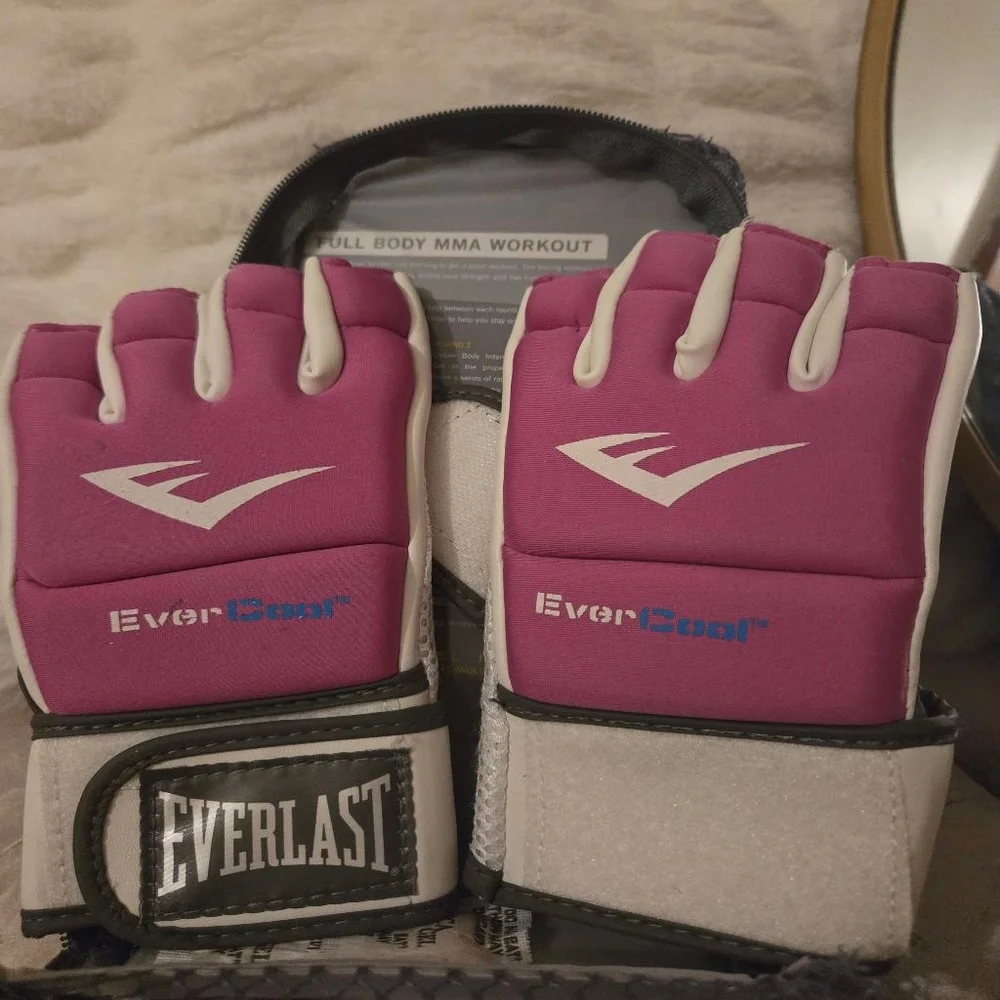 Women's Everlast Evercool Level 2 Kickboxing Gloves Pink White